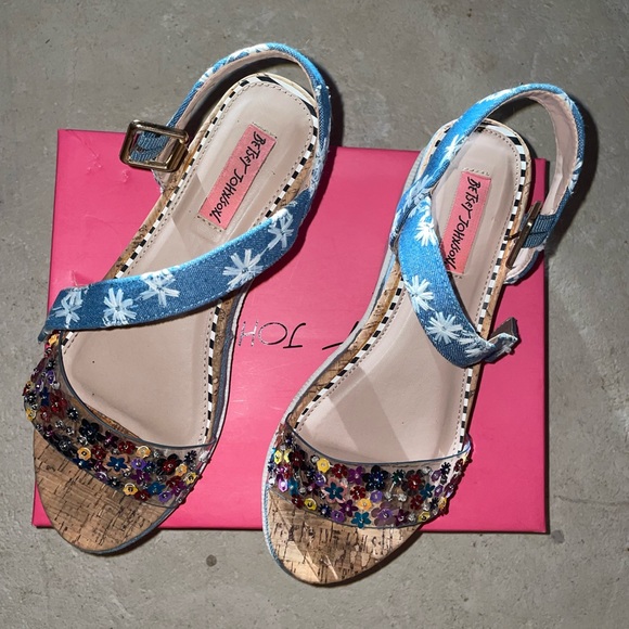 Betsy Johnson denim + detail straps - Picture 3 of 7